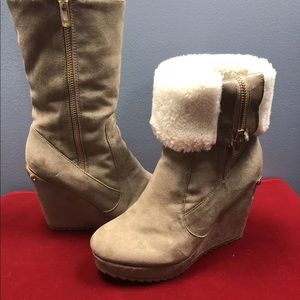Juicy Couture women’s taupe wedge boots 6